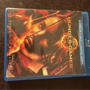 The Hunger Games 2 Disc Blu-Ray + Digital Copy